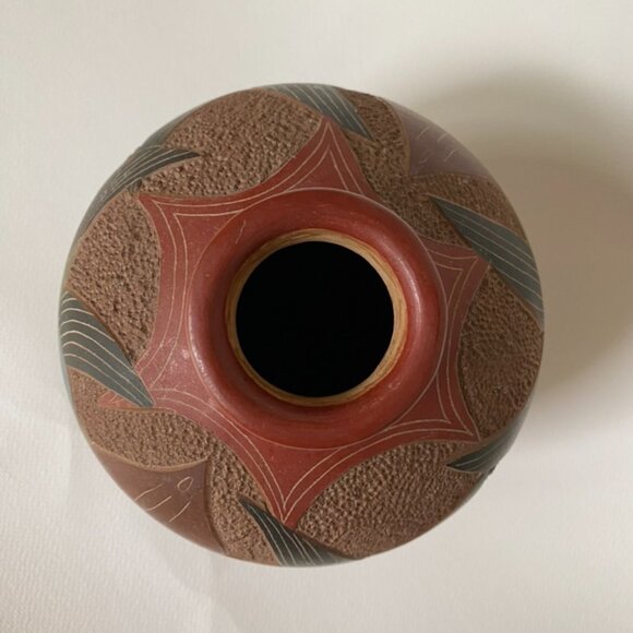 Ceramic vase, by Nicaraguan artist, Roger Calero - Picture 3 of 6